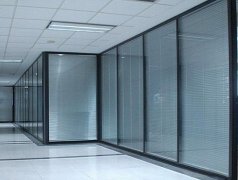 办公室玻璃隔断板装修考虑哪些因素